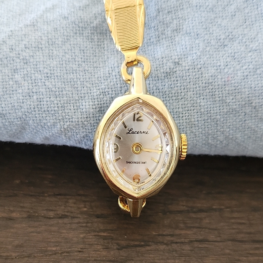 Vintage LUCERNE Swiss Made Gold-Tone Ladies Manual Wind Watch - Working - Picture 10 of 12